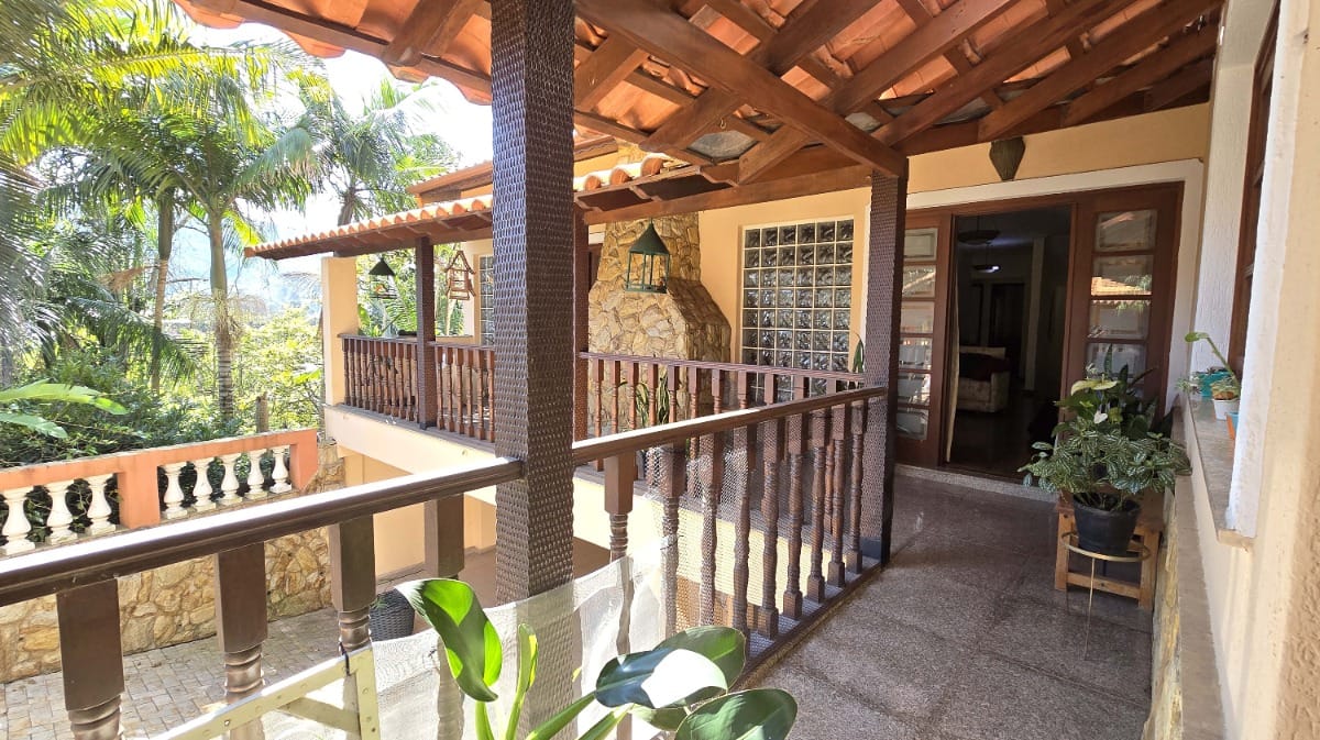 Casa para venda em Jardim Suisso com 5 quartos, sendo 3 suítes, 465m²