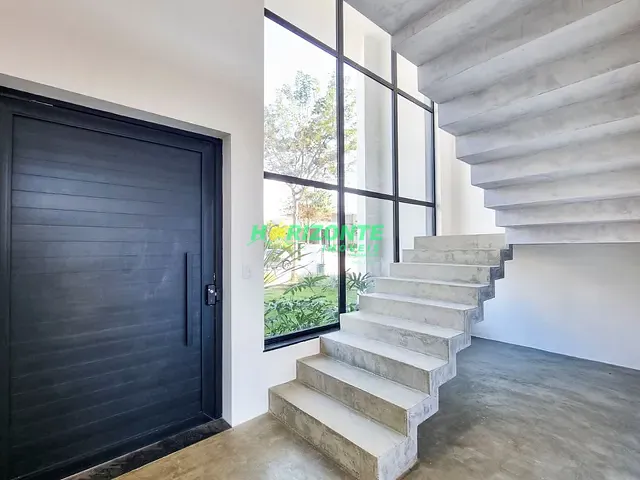Casa com 451m² 4 quartos e 2 banheiros, à venda, no bairro Urbanova em São José dos Campos