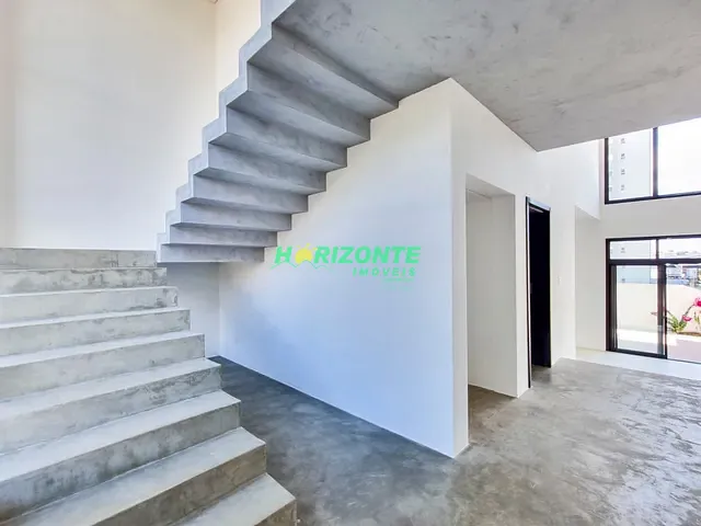 Casa com 451m² 4 quartos e 2 banheiros, à venda, no bairro Urbanova em São José dos Campos