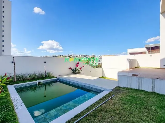 Casa com 451m² 4 quartos e 2 banheiros, à venda, no bairro Urbanova em São José dos Campos