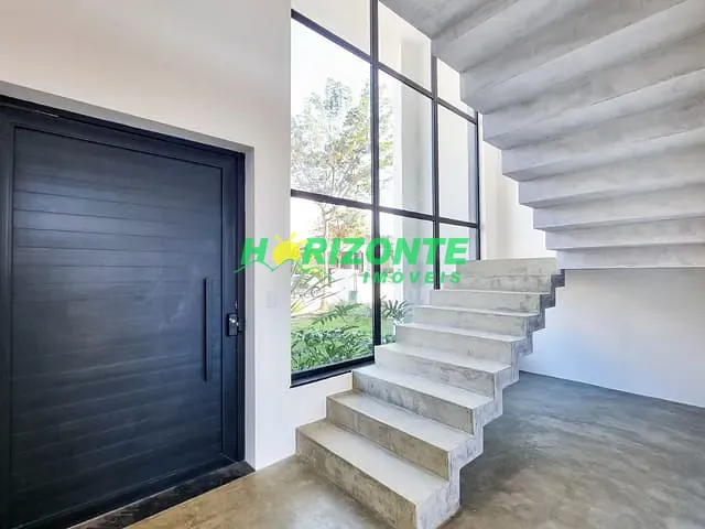 Casa com 451m² 4 quartos e 2 banheiros, à venda, no bairro Urbanova em São José dos Campos