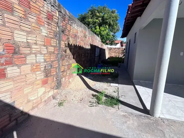 Casa com 200m² 2 quartos e 2 banheiros, à venda, no bairro Bairro Ciana em Altos