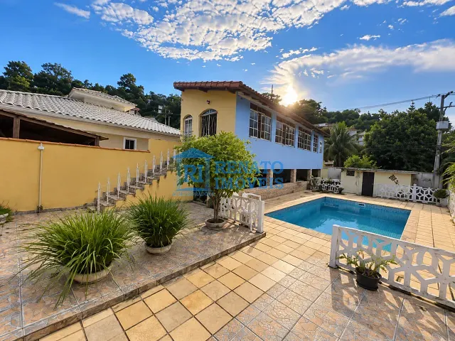 Casa 2 quartos e 2 banheiros, à venda, no bairro Centro em Maricá