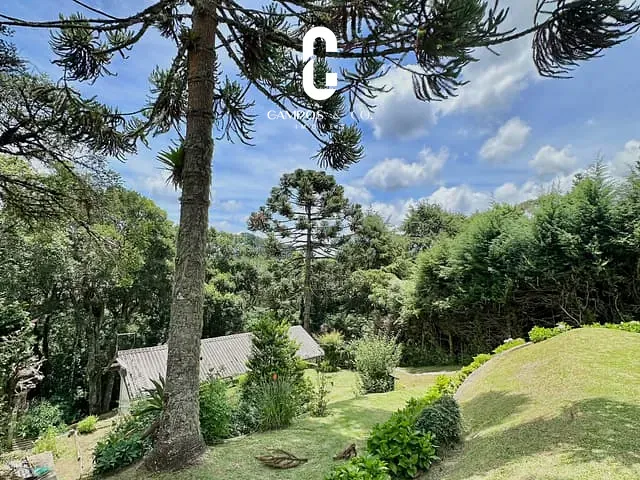 Casa com 1100m² 4 quartos e 5 banheiros, à venda, no bairro Alto do Capivari em Campos do Jordão