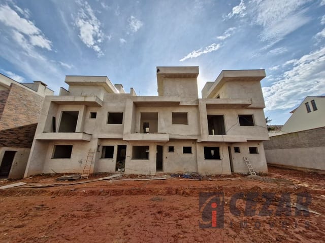 Casa com 120m² 3 quartos e 4 banheiros, à venda, no bairro Pilarzinho em Curitiba