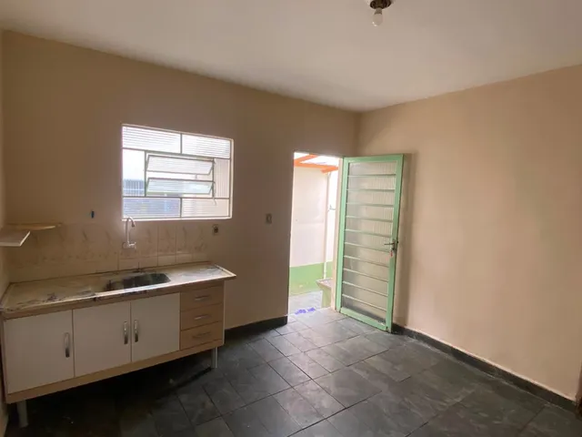 Casa 1 quarto e 1 banheiro, para alugar, no bairro Centro em Extrema