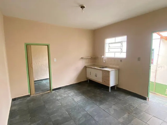 Casa 1 quarto e 1 banheiro, para alugar, no bairro Centro em Extrema