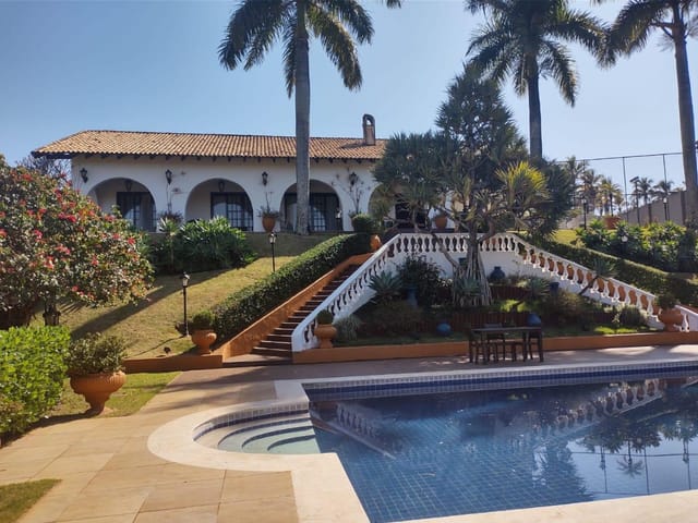 Casa com 2000m² 4 quartos e 5 banheiros, à venda, no bairro Bela Suiça em Londrina