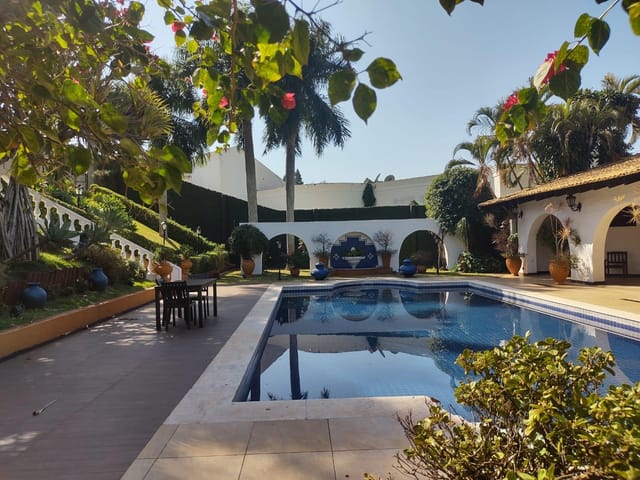 Casa com 2000m² 4 quartos e 5 banheiros, à venda, no bairro Bela Suiça em Londrina