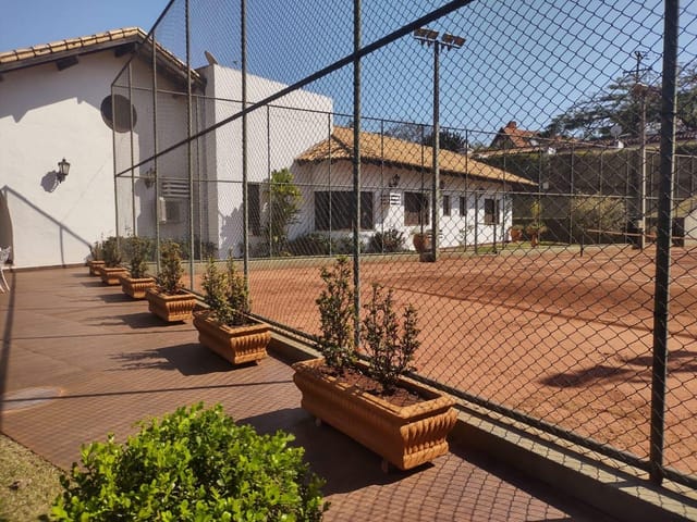 Casa com 2000m² 4 quartos e 5 banheiros, à venda, no bairro Bela Suiça em Londrina