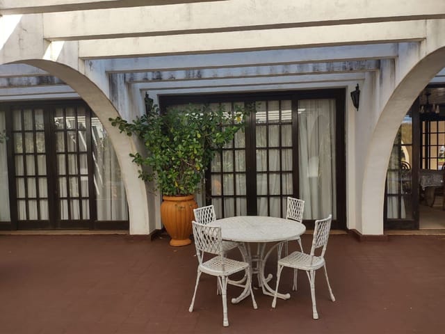 Casa com 2000m² 4 quartos e 5 banheiros, à venda, no bairro Bela Suiça em Londrina