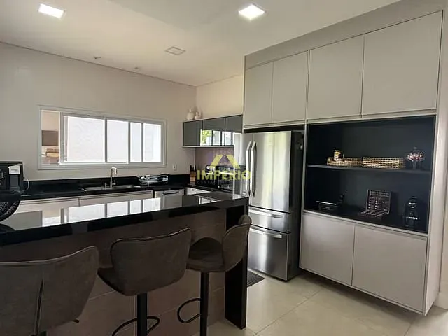 Casa com 1196m² 4 quartos e 4 banheiros, à venda, no bairro Loteamento Parque Chapada de Itu em Itu