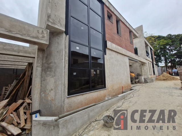 Casa 3 quartos e 5 banheiros, à venda, no bairro Mercês em Curitiba