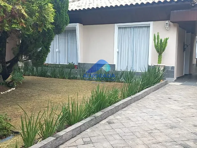 Casa com 625m² 5 quartos e 4 banheiros, à venda ou para alugar, no bairro Palmeiras de São José em São José dos Campos