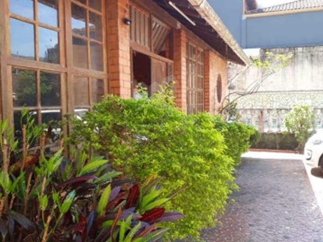 Casa com 800m², à venda, no bairro Castelanea em Petrópolis