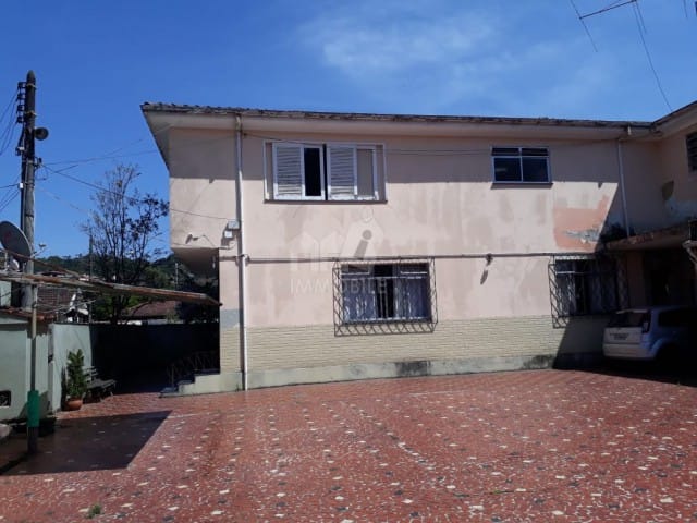 Casa com 800m², à venda, no bairro Castelanea em Petrópolis