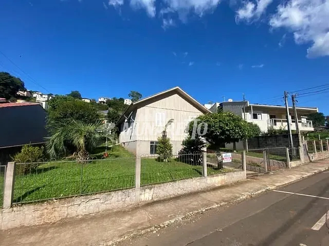 Casa com 75m² 2 quartos e 2 banheiros, para alugar, no bairro Jardim em Concórdia