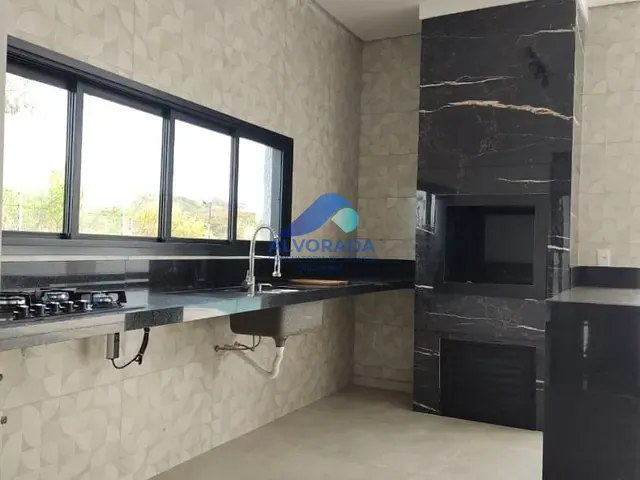 Casa com 425m² 3 quartos e 4 banheiros, à venda, no bairro Santa Mônica em Caçapava