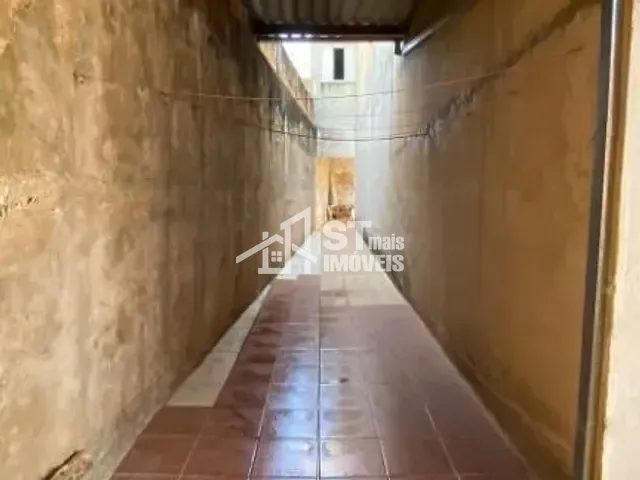 Casa com 385m² 3 quartos e 2 banheiros, à venda, no bairro Centro em Ibitiúra de Minas