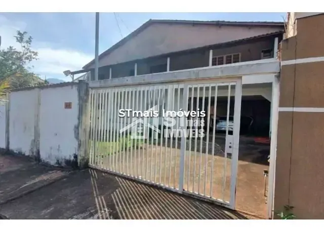 Casa com 385m² 3 quartos e 2 banheiros, à venda, no bairro Centro em Ibitiúra de Minas