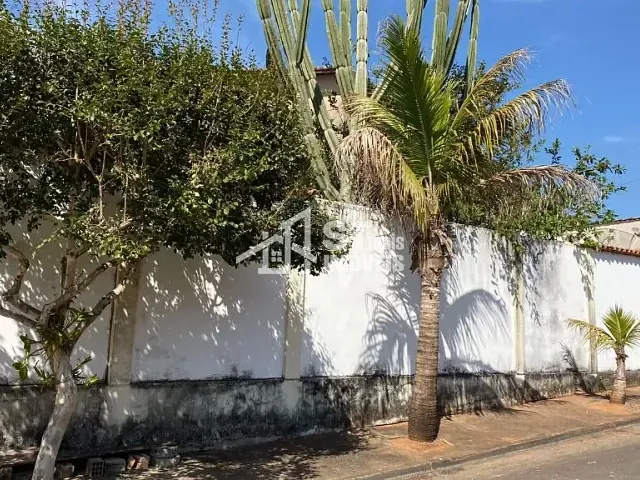 Casa com 385m² 3 quartos e 2 banheiros, à venda, no bairro Centro em Ibitiúra de Minas