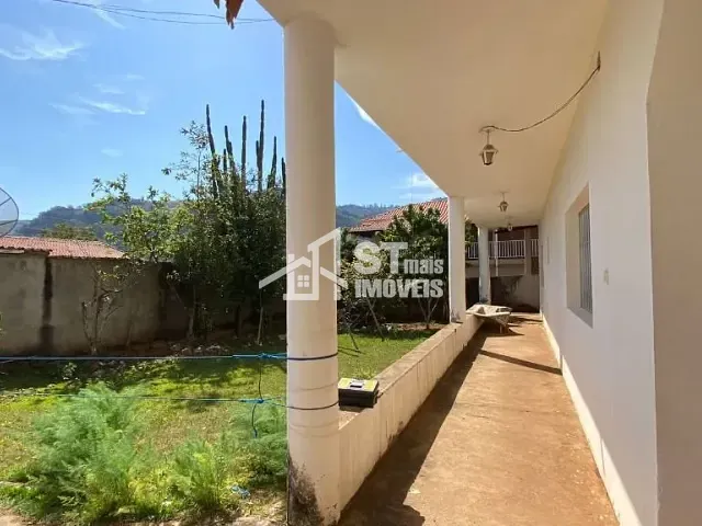 Casa com 385m² 3 quartos e 2 banheiros, à venda, no bairro Centro em Ibitiúra de Minas