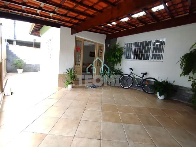 Casa com 250m² 5 quartos e 2 banheiros, à venda, no bairro Flor Do Vale em Tremembé