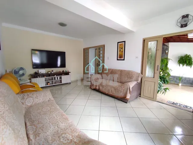 Casa com 250m² 5 quartos e 2 banheiros, à venda, no bairro Flor Do Vale em Tremembé