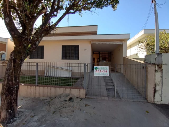 Casa com 240m² 4 quartos e 3 banheiros, à venda, no bairro Vila Clayton em São João da Boa Vista