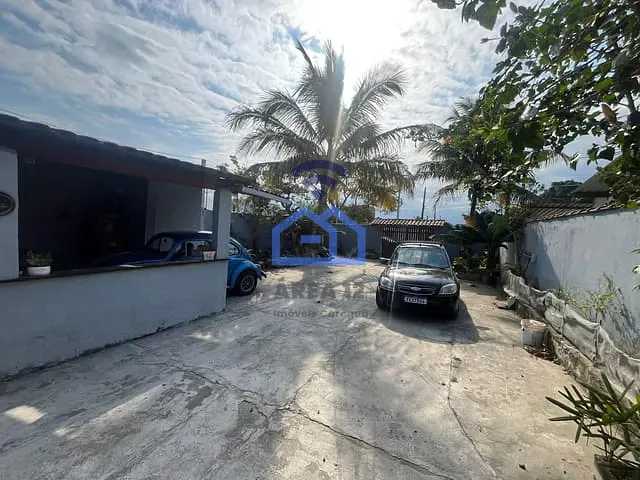 Casa com 400m² 3 quartos e 3 banheiros, à venda, no bairro Golfinhos em Caraguatatuba