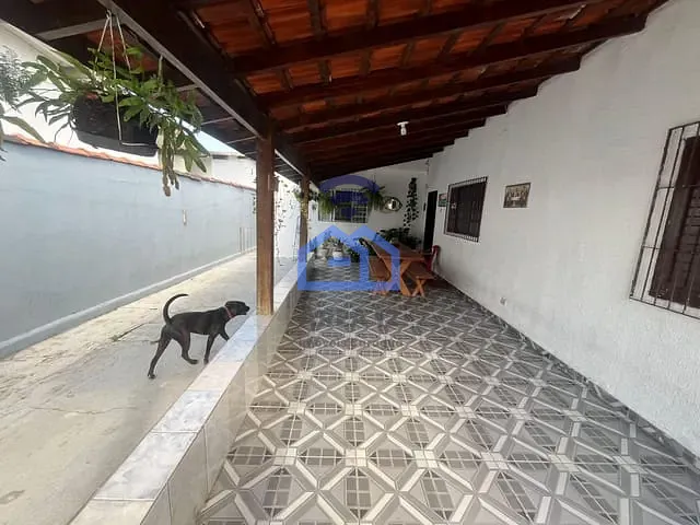 Casa com 400m² 3 quartos e 3 banheiros, à venda, no bairro Golfinhos em Caraguatatuba