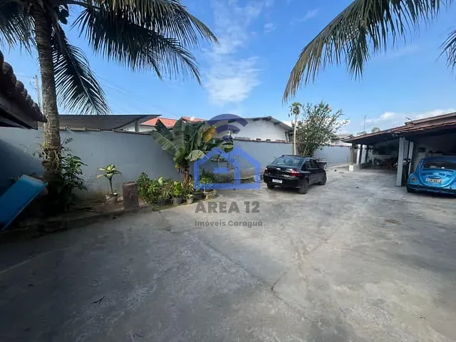 Casa com 400m² 3 quartos e 3 banheiros, à venda, no bairro Golfinhos em Caraguatatuba