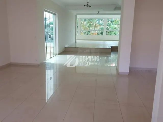 Casa com 335m², à venda, no bairro São Sebastião em Uberaba