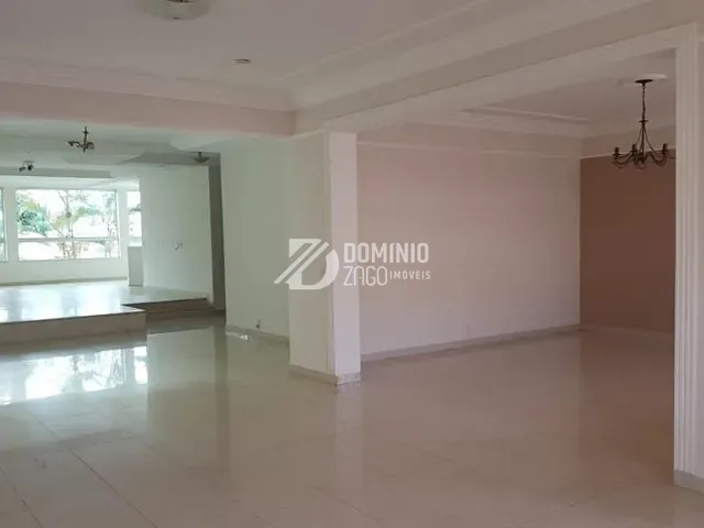 Casa com 335m², à venda, no bairro São Sebastião em Uberaba