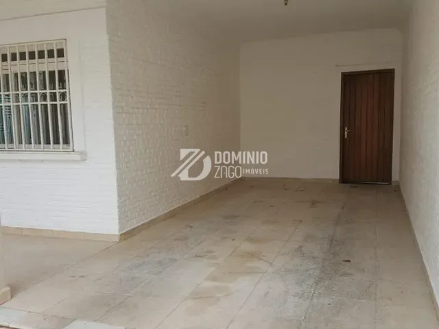 Casa com 335m², à venda, no bairro São Sebastião em Uberaba