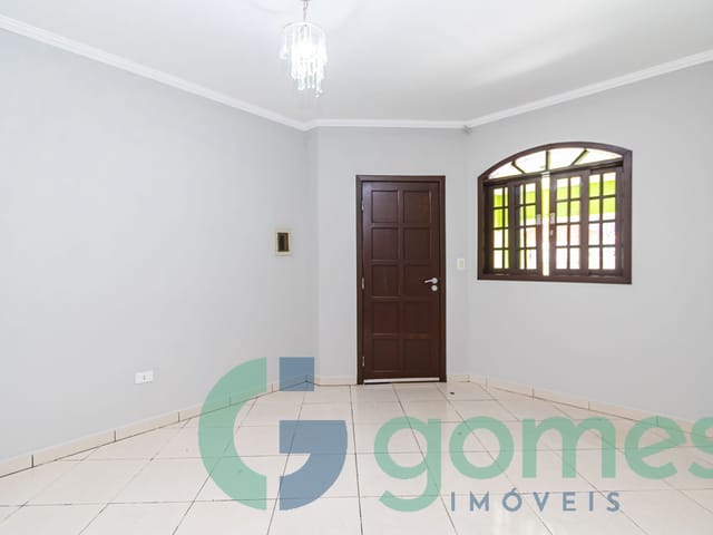 Casa 2 quartos e 2 banheiros, para alugar, no bairro Sítio Cercado em Curitiba