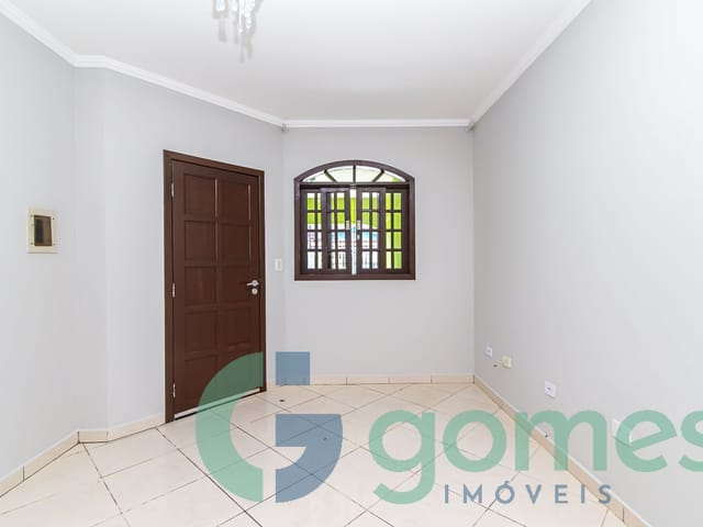 Casa 2 quartos e 2 banheiros, para alugar, no bairro Sítio Cercado em Curitiba