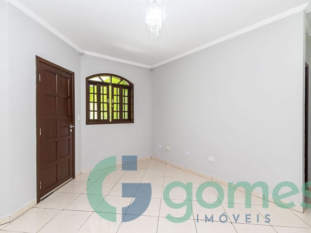 Casa 2 quartos e 2 banheiros, para alugar, no bairro Sítio Cercado em Curitiba