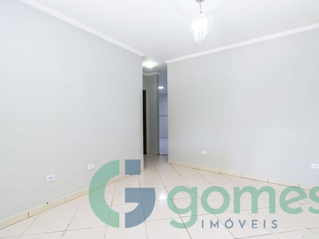 Casa 2 quartos e 2 banheiros, para alugar, no bairro Sítio Cercado em Curitiba