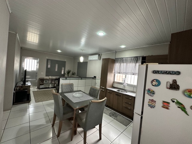 Casa com 300m² 2 quartos e 2 banheiros, à venda, no bairro Três Vendas em Pelotas