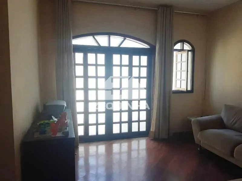 Casa, 5 quartos, 210 m² - Foto 1