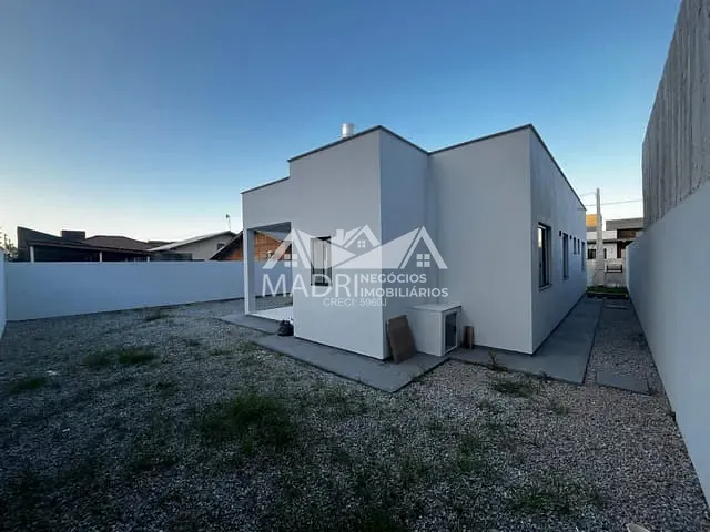 Casa com 300m² 3 quartos e 2 banheiros, à venda, no bairro Guarda do Cubatão em Palhoça