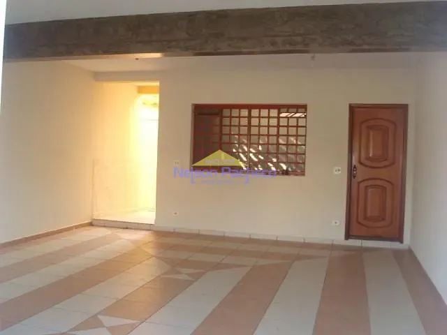 Casa com 150m² 3 quartos e 2 banheiros, à venda ou para alugar, no bairro Centro em Capivari