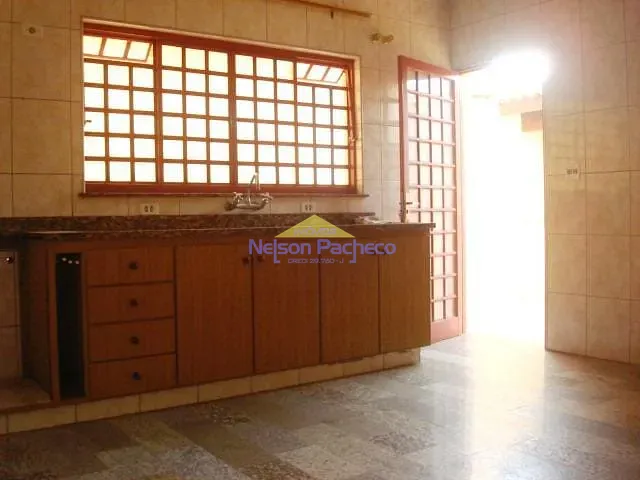 Casa com 150m² 3 quartos e 2 banheiros, à venda ou para alugar, no bairro Centro em Capivari