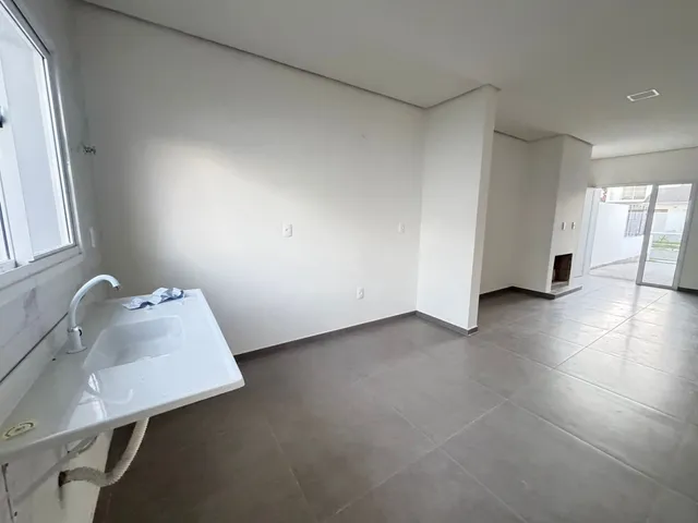 Casa com 175m² 2 quartos e 2 banheiros, à venda, no bairro Laranjal em Pelotas