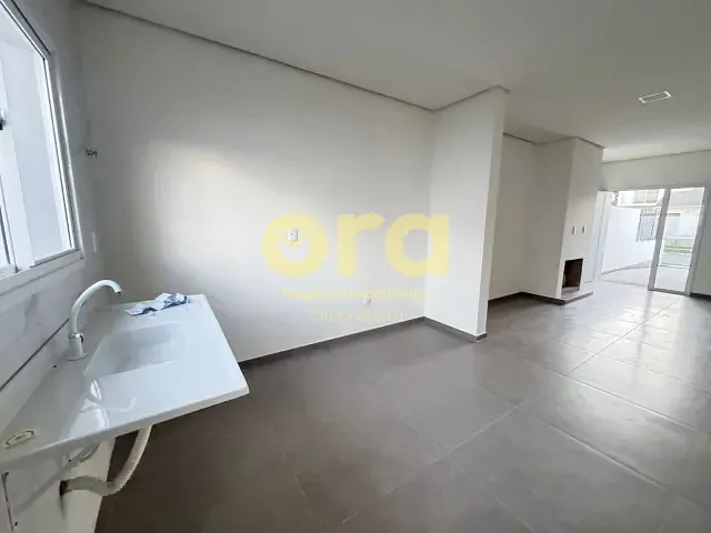 Casa com 175m² 2 quartos e 2 banheiros, à venda, no bairro Laranjal em Pelotas