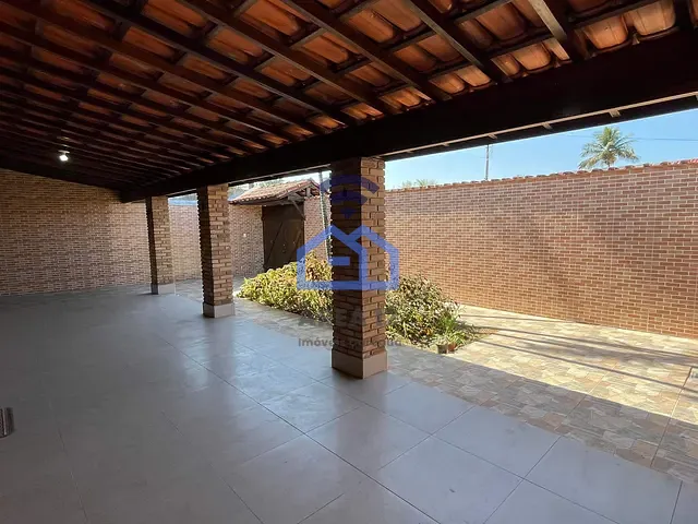 Casa com 360m² 2 quartos e 1 banheiro, à venda, no bairro Jardim Britânia em Caraguatatuba