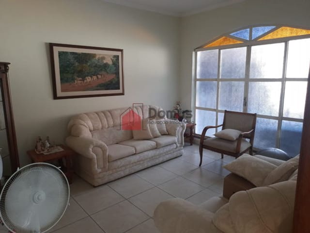 Casa com 300m², à venda, no bairro Chácara Galega em Pindamonhangaba