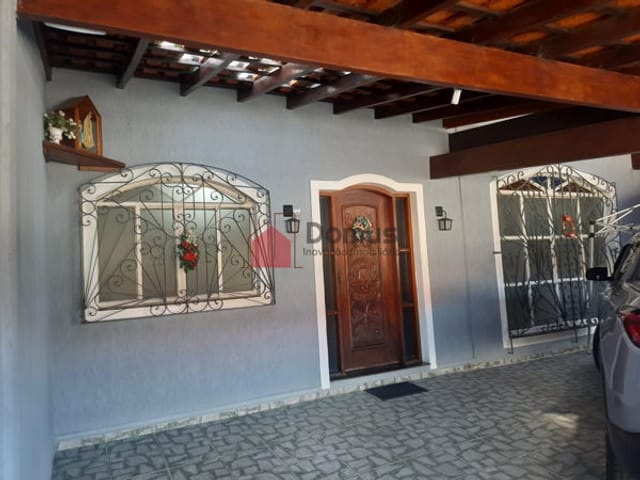 Casa com 300m², à venda, no bairro Chácara Galega em Pindamonhangaba