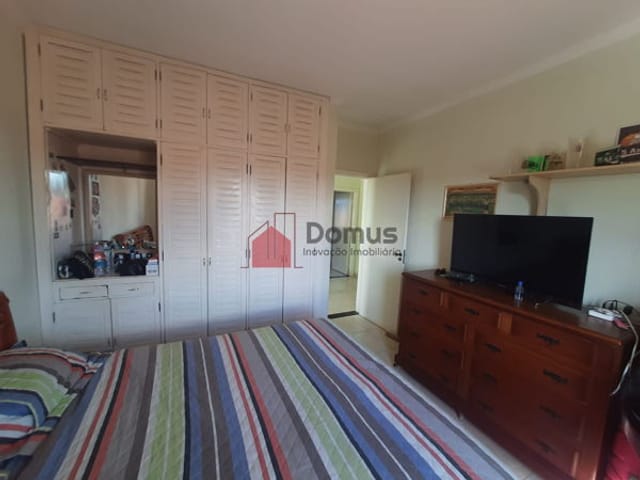 Casa com 300m², à venda, no bairro Chácara Galega em Pindamonhangaba